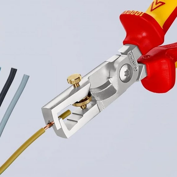 KNIPEX Csupaszító fogó kábelvágó ollóval 180mm (13 66 180)