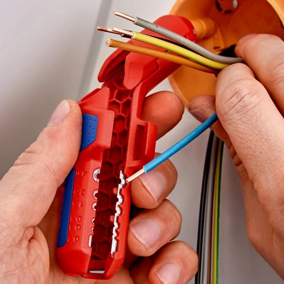 KNIPEX Kábelcsupaszító (blankoló) 135mm (16 95 01 SB)