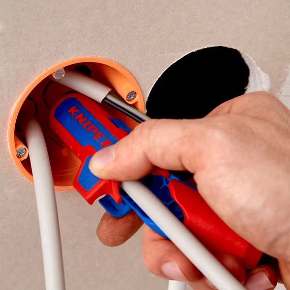 KNIPEX ErgoStrip Kábelcsupaszító, 0,2-6mm2, 135mm (16 95 03 SB)