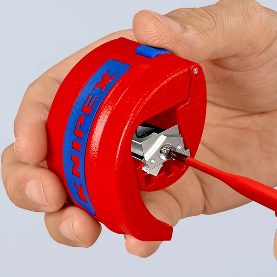 KNIPEX BiX Vágó műanyag csövekhez és szigetelő hüvelyekhez 20-50mm (90 22 10 BK)