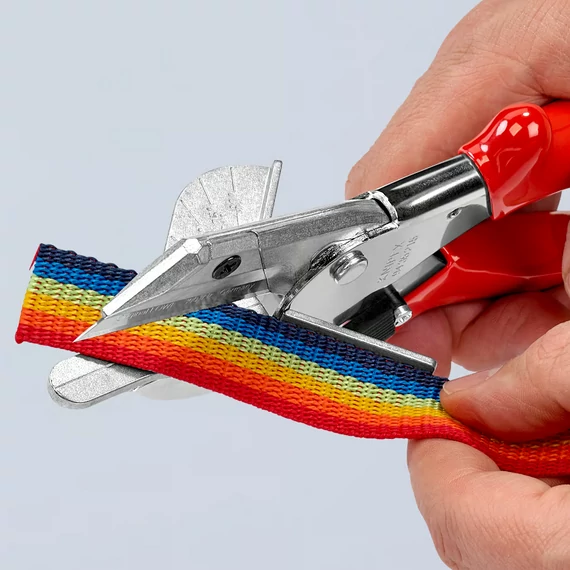 KNIPEX Sarokvágó olló műanyag és gumi profilokhoz 215mm (94 35 215)