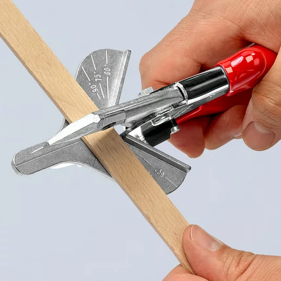 KNIPEX Sarokvágó olló műanyag és gumi profilokhoz 215mm (94 35 215)