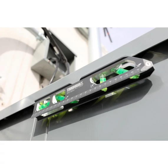 TOUGHBUILT H2-L-M23T-M Mágneses vízmérték 4 libellás 23cm (TB-H2-L-M23T-M)